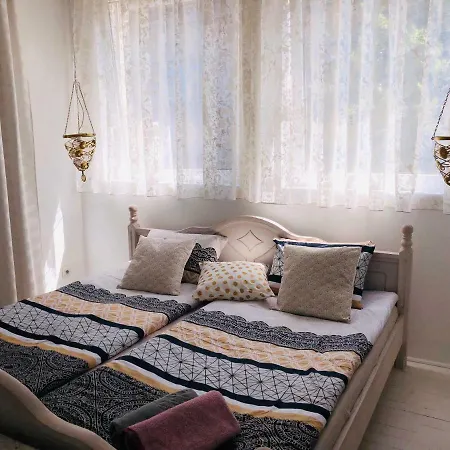 Golden Pearl - Jacuzzi Center Luxury Апартамент