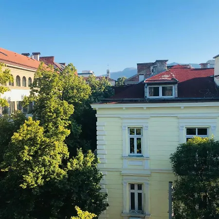 Golden Pearl - Jacuzzi Center Luxury Appartement Sofia