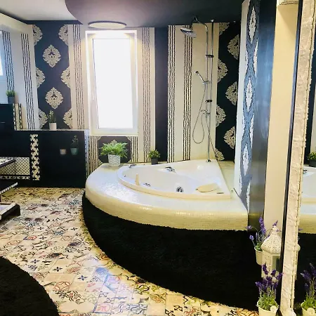 Appartement Golden Pearl - Jacuzzi Center Luxury